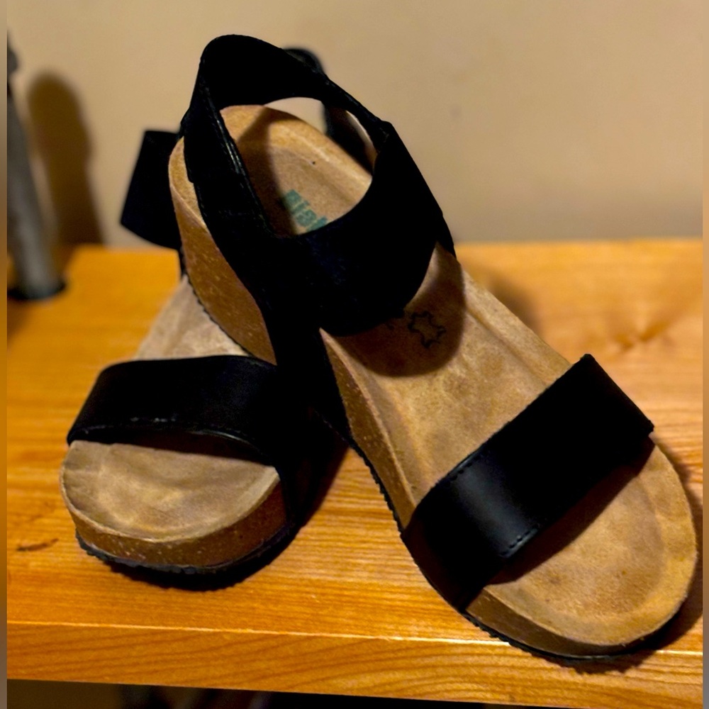 Made In Italy, Ladies size 8 Bionatura leather Sandals.